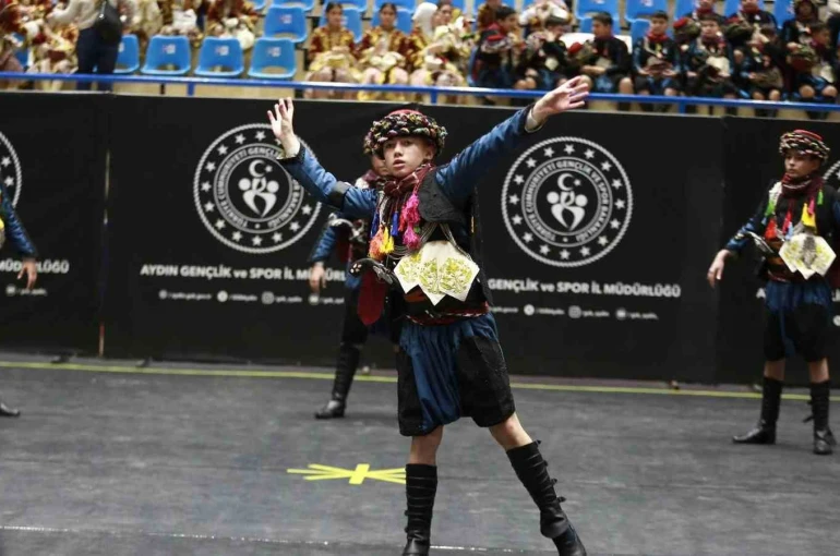 Aydın’da halk oyunları şöleni yaşandı 