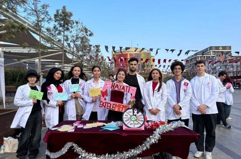 Aydın’da tıp öğrencileri ’Meme Kanseri’ne dikkat çekti 