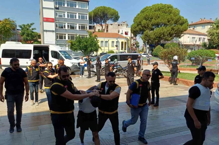 Aydın’daki telefoncu cinayetinde 4 şüpheli adliyeye getirildi 