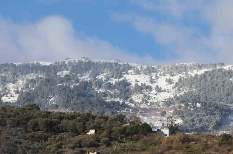 Aydın’ın yüksek kesimleri beyaza büründü 