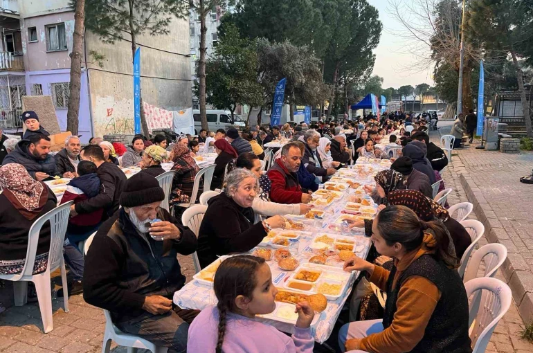 Aydınlı vatandaşlar Büyükşehir’in iftar sofrasında buluştu