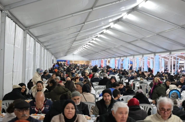 Aydınlılar Büyükşehir Belediyesi’nin iftar sofralarında buluşuyor 