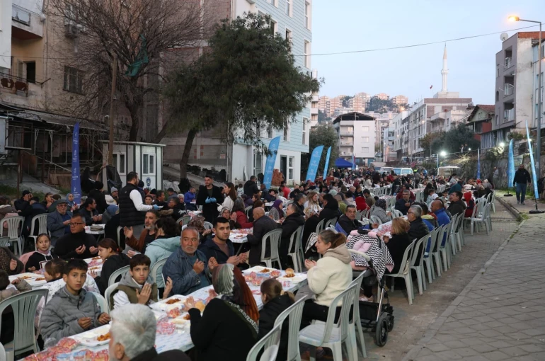 Aydınlılar Büyükşehir’in iftar sofrasında bir araya geldi 