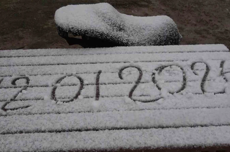 Aydos’ta kar yağışı etkisini artırıyor 