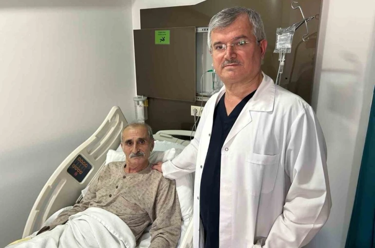 Aynı anda iki kalp krizi geçiren hasta zamanında müdahaleyle kurtarıldı 