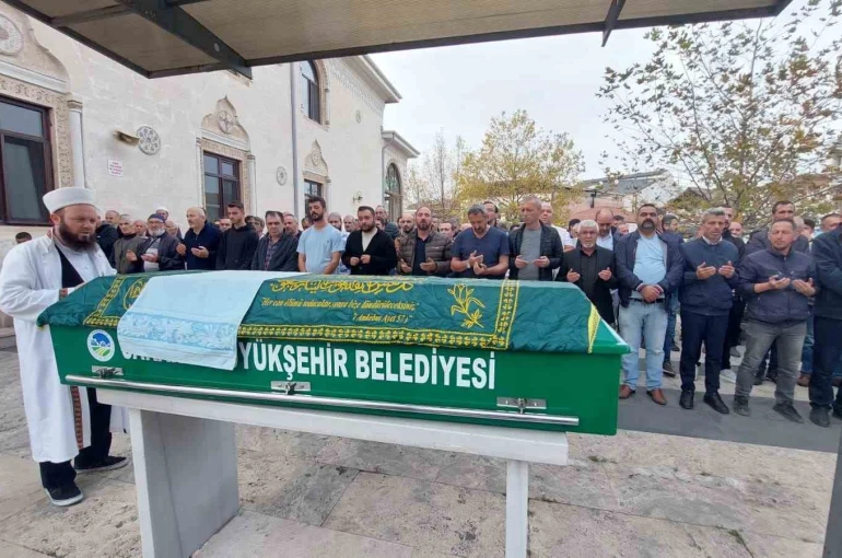 Aynı kazada ölüm ayırdı: Anne dün, oğlu bugün son yolculuğuna uğurlandı 