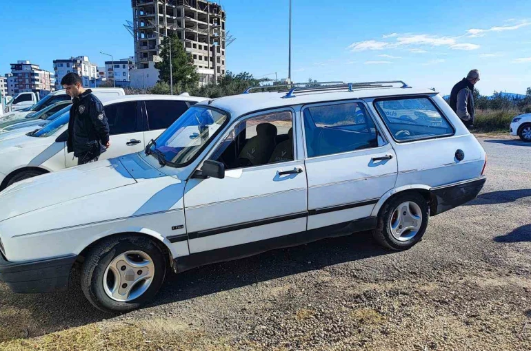 Aynı otomobil üç kez hırsızların hedefi oldu: Önce teybi sonra aküsü ardından komple çalındı 