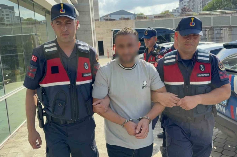 Ayva dalını kestiği için amcasını öldüren gurbetçi yakalandı 