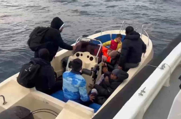 Ayvacık açıklarında 13 kaçak göçmen ile 2 organizatör yakalandı 