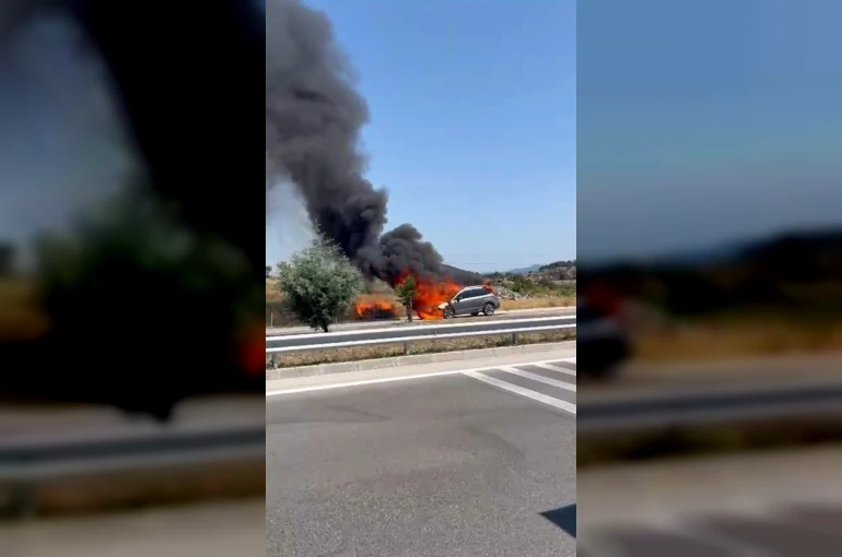 Ayvacık’ta araç yangını 