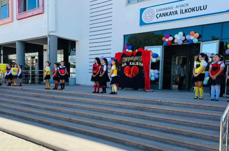 Ayvacık’ta İlköğretim Haftası kutlandı 