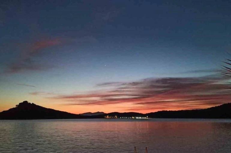 Ayvalık sahilinde gün batımı böyle görüntülendi 