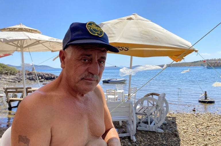 Ayvalık’ta can pazarı...Akıntıya kapılan tatilci şişme botla kurtarıldı 