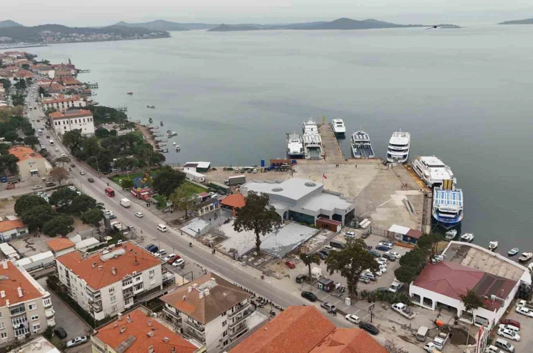 Ayvalık’ta yeni meydan düzenlemesi hayata geçiyor 