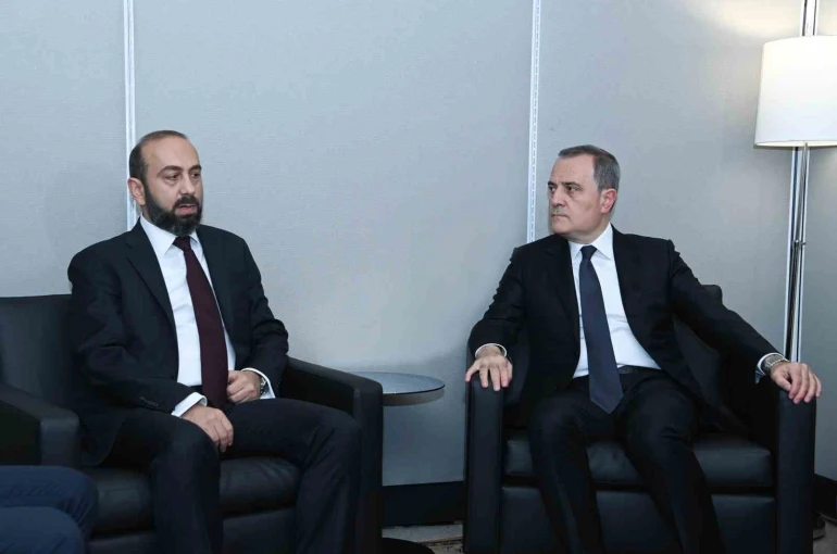 Azerbaycan Dışişleri Bakanı Bayramov, Ermeni mevkidaşı Mirzoyan ile görüştü 