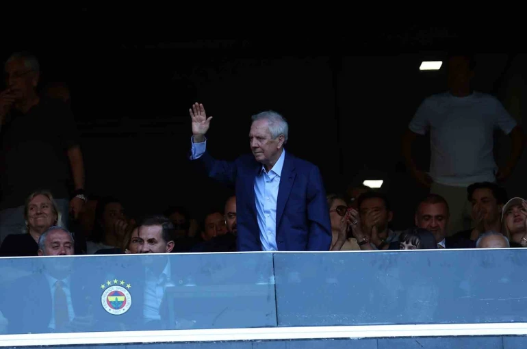 Aziz Yıldırım, Fenerbahçe’de 13. kez başkanlığa seçildi 