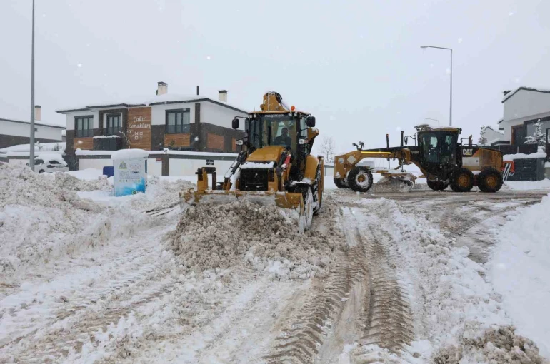 Aziziye’de karla mücadele seferberliği