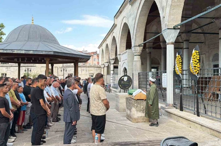 Babaeski’de derede boğulan çocuk gözyaşlarıyla son yolculuğuna uğurlandı 