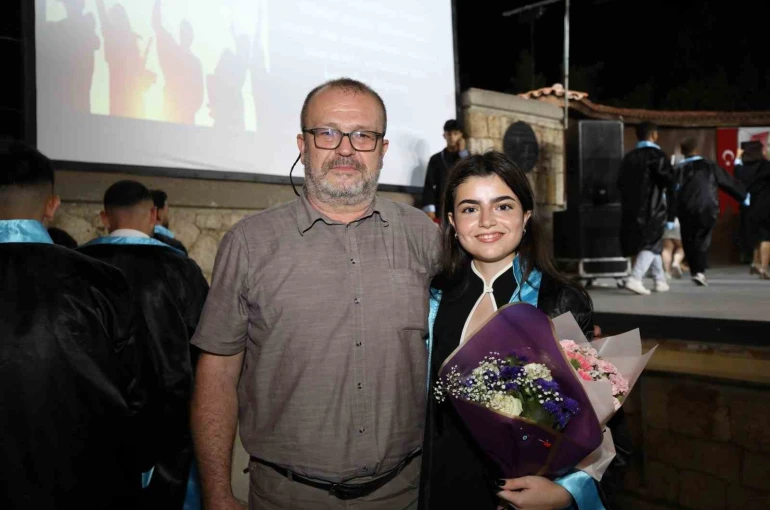 Babasından ilham aldı, 59 erkek öğrenci arasından tek kız öğrenci olarak mezun oldu 