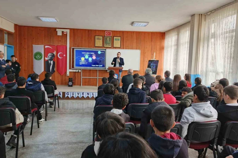 Bafra’da ortaokul öğrencilerine "dijital güvenlik" eğitimi