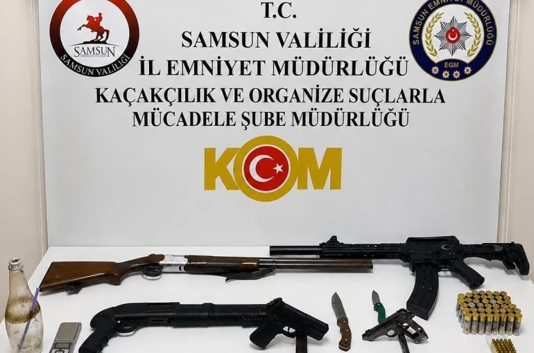 Bafra’da ruhsatsız silah operasyonu: 3 gözaltı