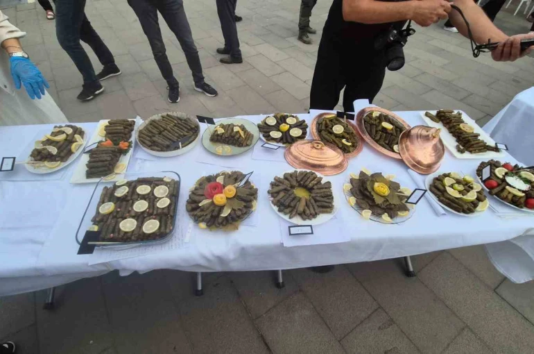 Bağ Bozumu Şenliği’nde sarmalar yarıştı