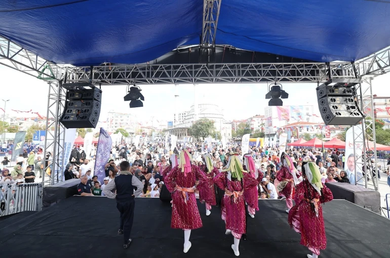 Bağcılar’da 3. Çocuk Şöleni ve Maratonu renkli görüntülere sahne oldu 