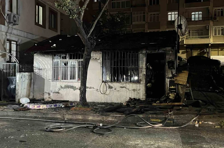 Bağcılar’da gecekondu yangını: Anne ve 4 çocuğu dumandan etkilendi 