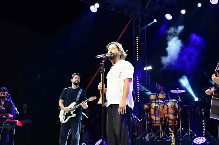 Bahçelievler Yaz Festivali’nde Koray Avcı rüzgarı 