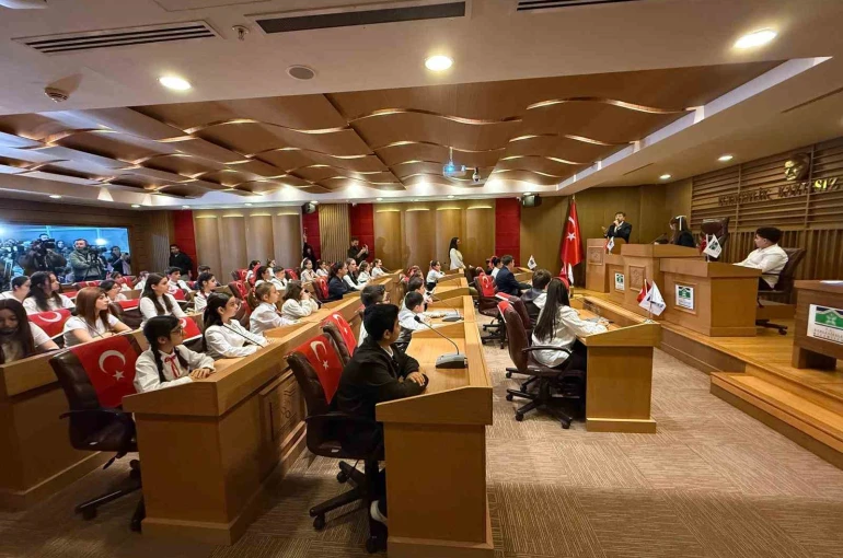 Bahçelievler’de 23 Nisan’a özel Çocuk Meclisi oturumu: "Atamızın izindeyiz" 