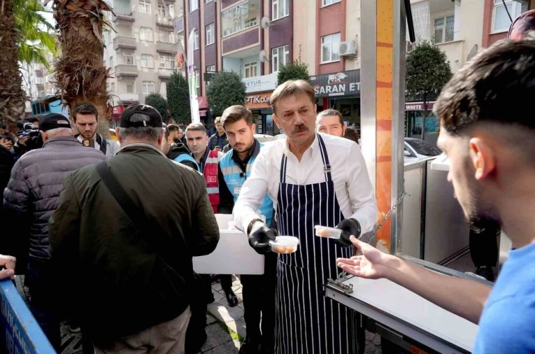 Bahçelievler’de şehitler için mevlit okutuldu, lokma dağıtıldı 