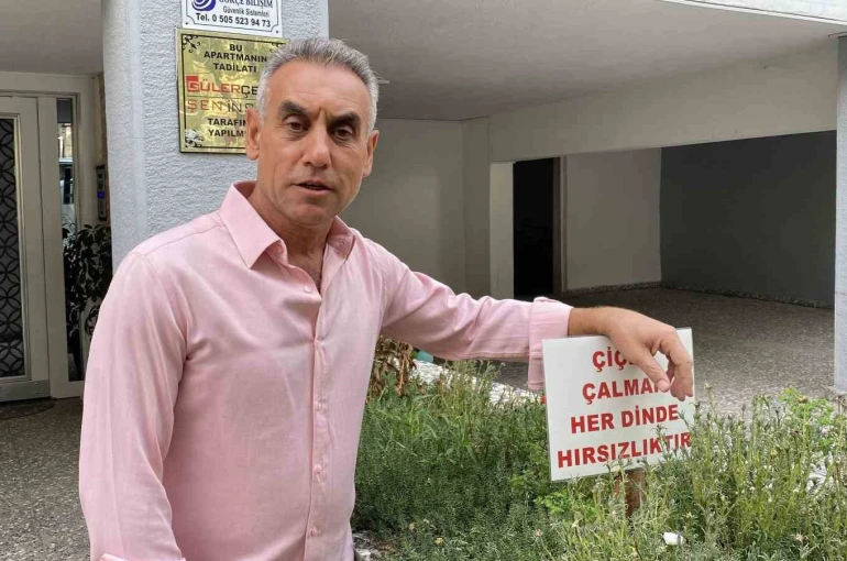Bahçesinden sürekli çiçek çalınan apartmanın yöneticisinden ilginç uyarı 