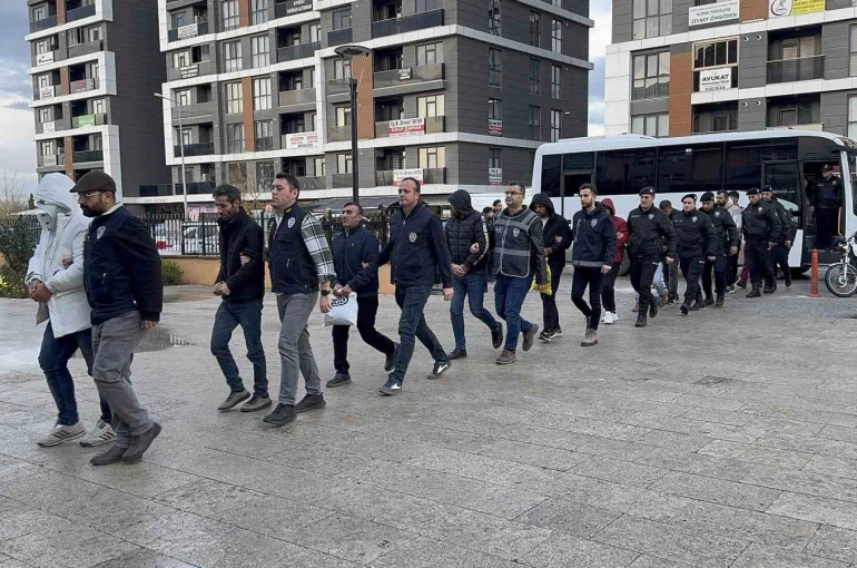 Bahis operasyonunda gözaltına alınan 13 şüpheli adliyeye sevk edildi