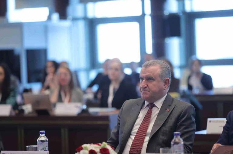 Bakan Bak: "Gençleri bugünün ortağı ve karar süreçlerinin doğal paydaşı olarak görüyoruz" 