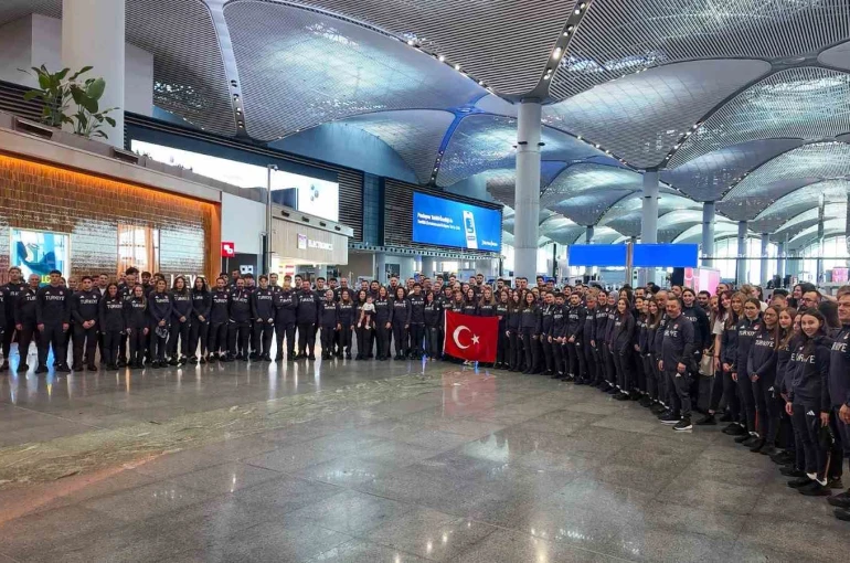 Bakan Bak: "Milli sporcularımız ülkemizin tanıtımında da önemli rol üstleniyor"