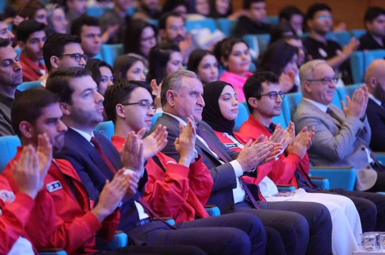 Bakan Bak: "Milli Teknoloji Hamlesi gümbür gümbür geliyor" 