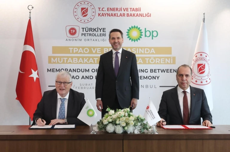 Bakan Bayraktar: "Başta Kerkük sahaları olmak üzere Irak’ta iş birliğine bakıyoruz" 