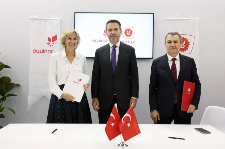 Bakan Bayraktar, Milano’da BOTAŞ’ın imzaladığı anlaşmalara refakat etti 