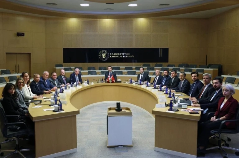 Bakan Bayraktar: "Nükleer santrallerle ilgili dünyanın önde gelen şirketleri ile görüşmelerimizi sürdürüyoruz" 