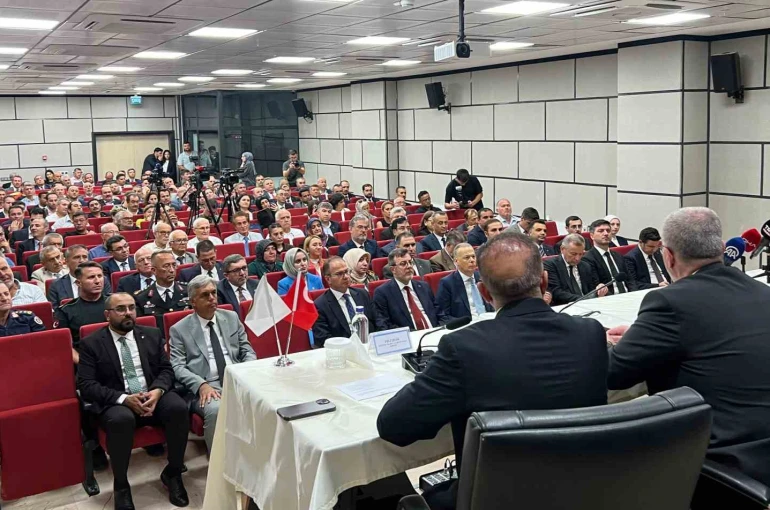 Bakan Bolat: "2025 yılı itibarıyla mal ihracatımızı 273,2 milyar dolara yükselterek Cumhuriyet tarihimizin en yüksek ihracat seviyesine ulaştık"
