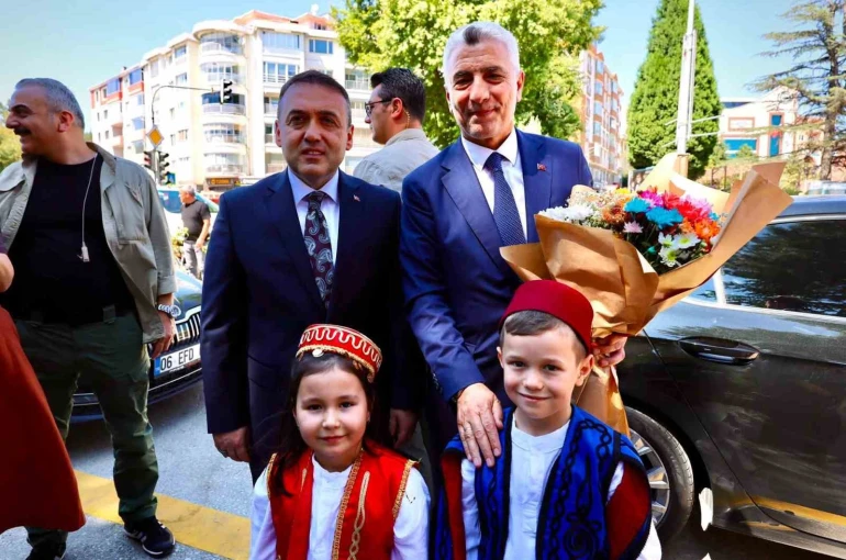 Bakan Bolat, Bozüyük Kaymakamlığını ziyaret etti 