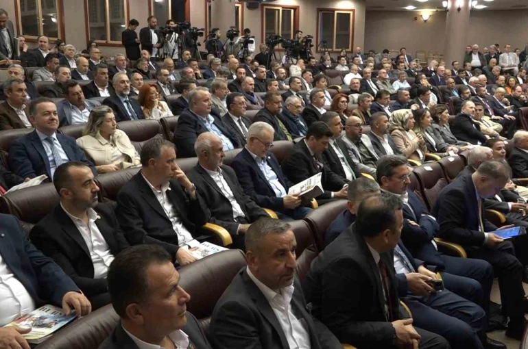 Bakan Bolat, Bursa’da iş adamlarıyla bir araya geldi 