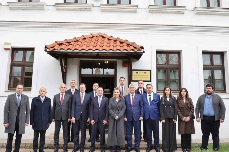 Bakan Bolat’tan Kosova’da KFOR Karargahı’na ziyaret 