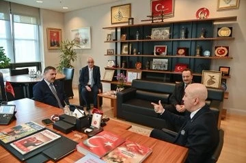 Bakan Çiftçi, 15 Temmuz Gazisi Turgut Aslan’ı ziyaret etti 