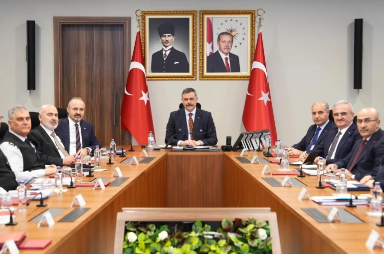 Bakan Çiftçi birim amirleri ile bir araya geldi