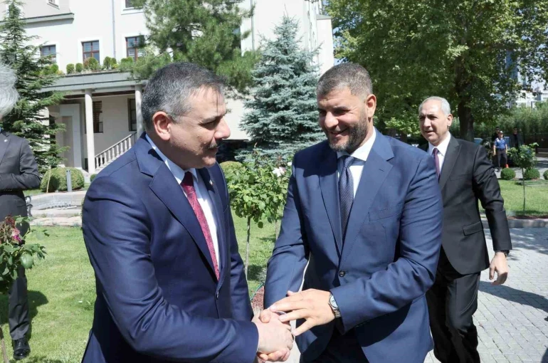Bakan Çiftçi, Libyalı mevkidaşı ile bir araya geldi