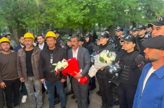 Bakan Çiftçi: "Madenci eyleminin sağduyu ve ve nezaket içinde sona ermesi anlamlı bir tablo ortaya koymuştur" 