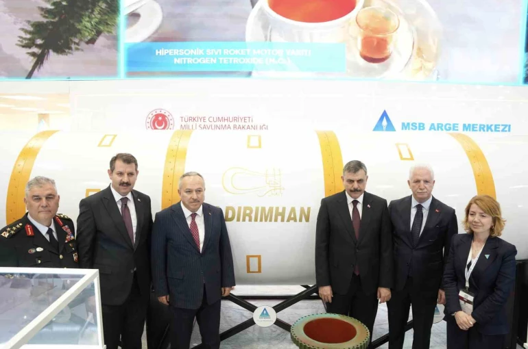 Bakan Çiftçi, SAHA EXPO’da yerli ve milli ürünleri inceledi 