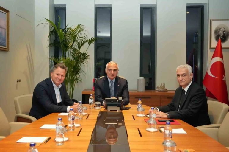 Bakan Ersoy, Avrupa tur operatörleriyle bir araya geldi