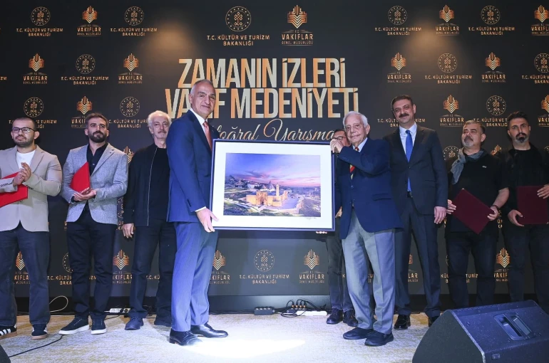 Bakan Ersoy: "Ayasofya’da gerçekleştirilen en kapsamlı restorasyon sürecini başlattık" 